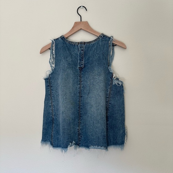 BLANK NYC Distressed Denim Sleeveless Top - Picture 6 of 7